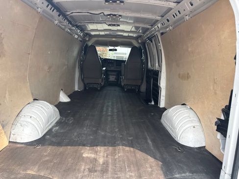 Used 2022 Chevrolet Express 2500 Extended RWD image 14