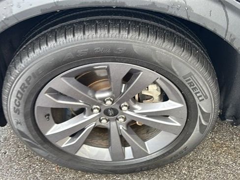 Used 2024 Ford Explorer XLT w/ Equipment Group 202A image 33