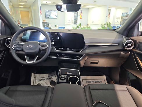 New 2026 Chevrolet Equinox LT w/ Convenience Package II AWD/4WD image 18