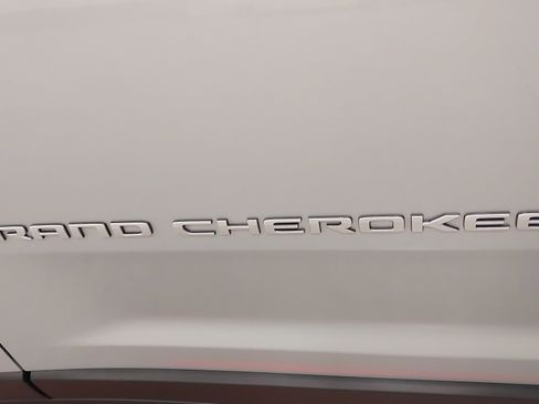 New 2025 Jeep Grand Cherokee L Limited image 32