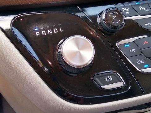 Certified 2019 Chrysler Pacifica Touring-L Plus w/ Advanced Safetytec Group FWD image 27
