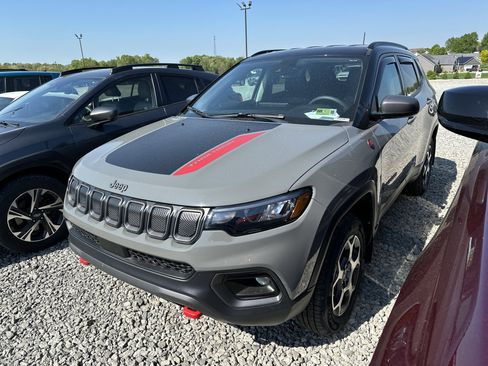 Used 2022 Jeep Compass Trailhawk AWD/4WD image 4