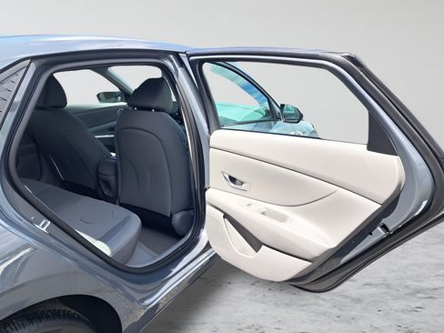 Used 2026 Hyundai Elantra SE FWD image 13