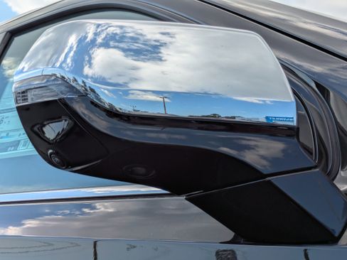 New 2025 Chevrolet Suburban Premier image 32