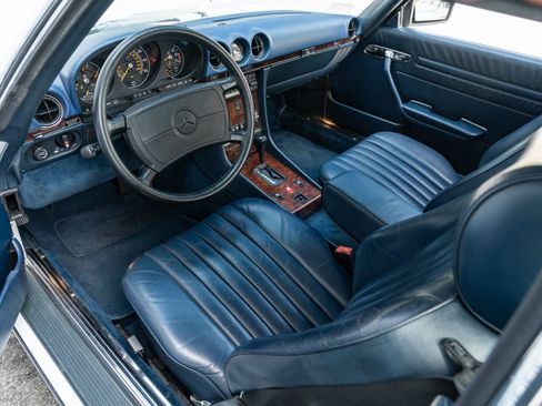 Used 1987 Mercedes-Benz 560 SL image 2