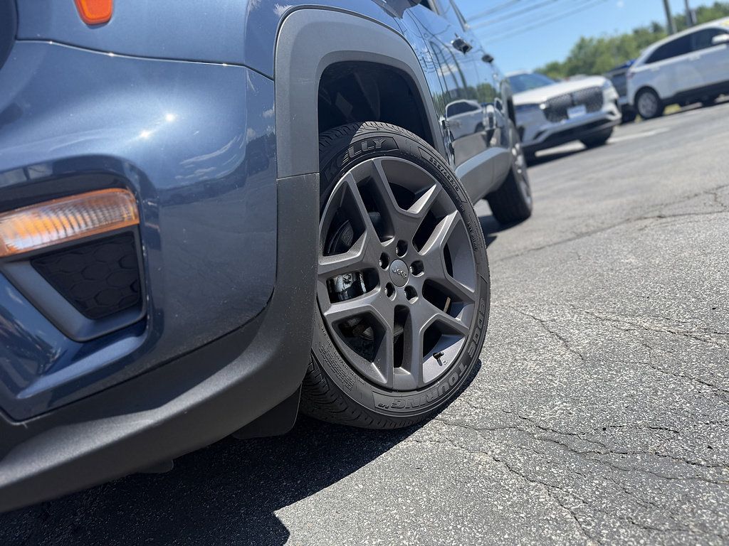 Used 2021 Jeep Renegade Latitude AWD/4WD image 3