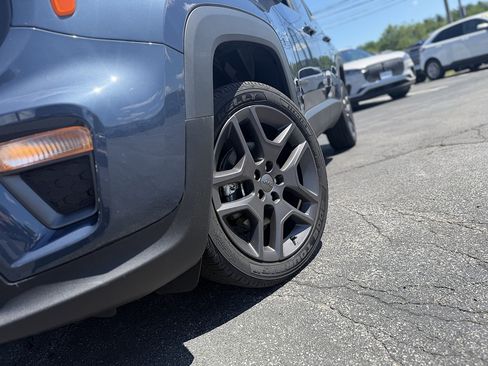 Used 2021 Jeep Renegade Latitude AWD/4WD image 3