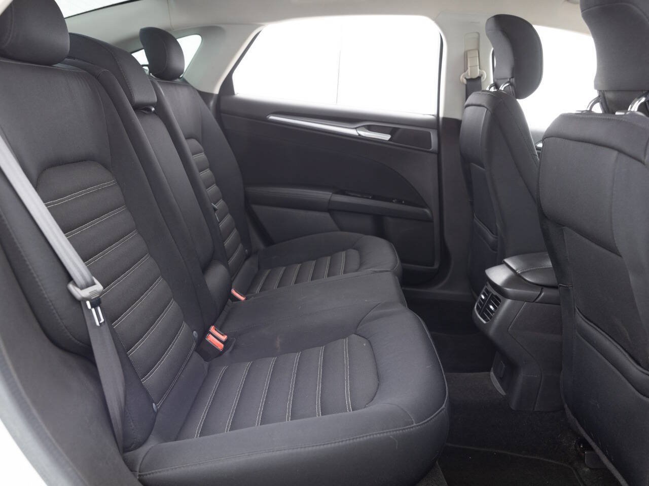 Used 2014 Ford Fusion SE FWD image 29