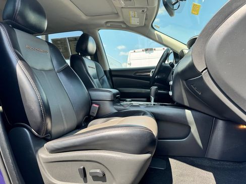 Used 2019 Nissan Pathfinder SL AWD/4WD image 10