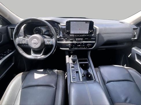 Used 2024 Nissan Pathfinder SL w/ Lighting Package (N92) FWD image 15