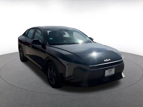 Used 2025 Kia K4 FWD image 3