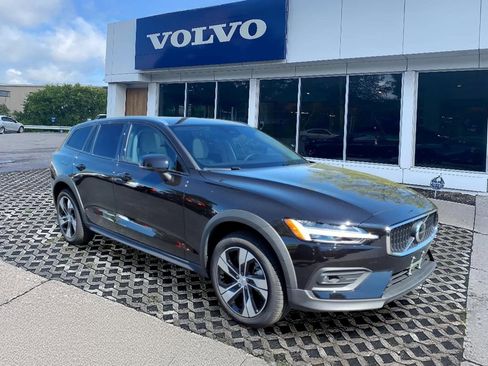 Certified 2026 Volvo V60 B5 Cross Country Plus AWD/4WD image 1