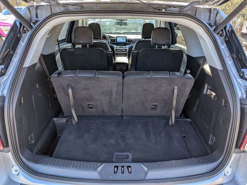 Certified 2022 Ford Explorer XLT w/ Equipment Group 202A image 15