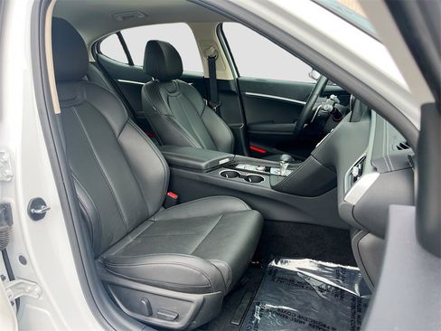 Used 2025 Genesis G70 2.5T image 27