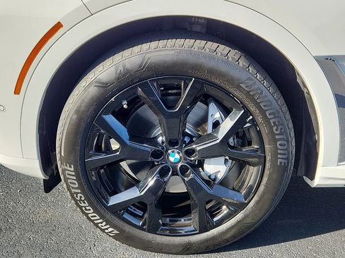 Certified 2024 BMW X7 xDrive40i w/ Premium Package image 8