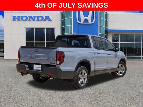 Used 2025 Honda Ridgeline TrailSport image 3