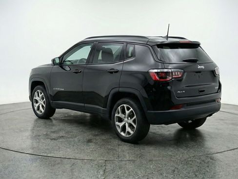 Used 2025 Jeep Compass Latitude image 6