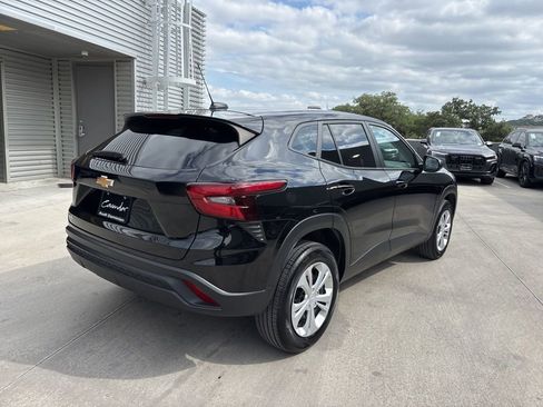 Used 2025 Chevrolet Trax LS FWD image 6