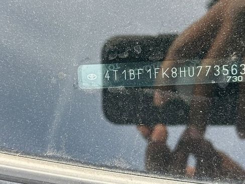 Used 2017 Toyota Camry SE image 5