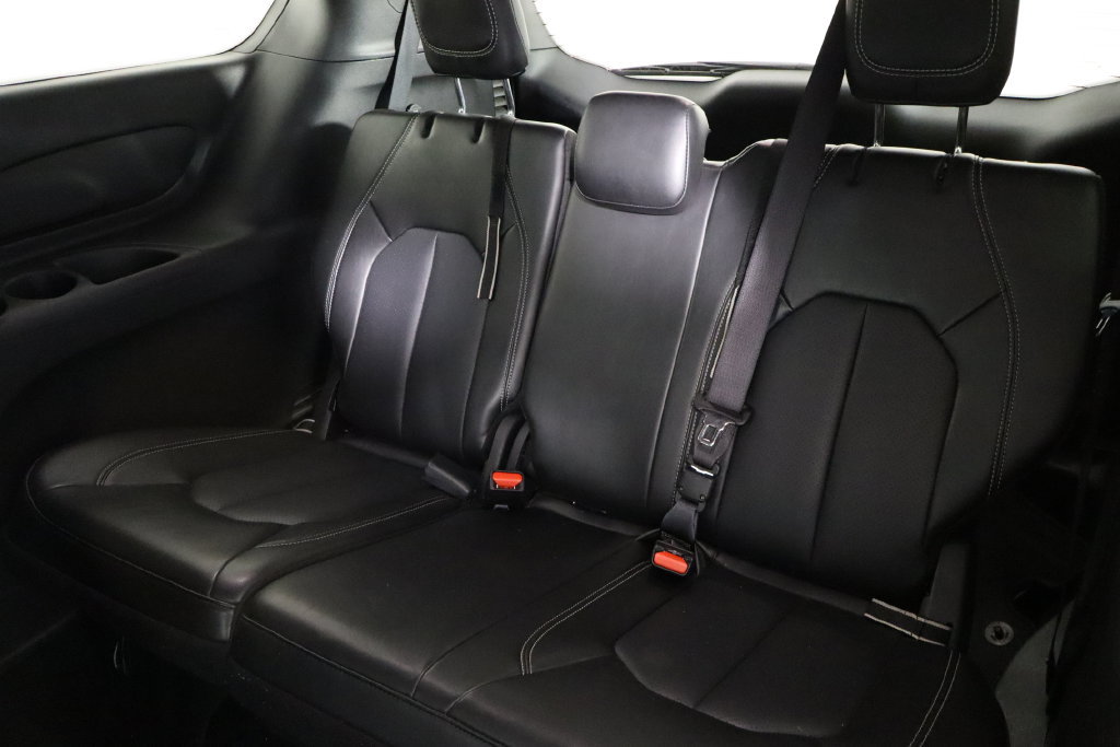 Used 2025 Chrysler Pacifica Select FWD image 17