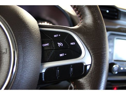 Used 2015 Jeep Renegade Latitude image 27