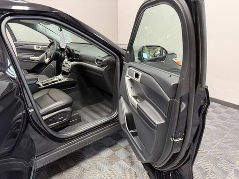 Used 2021 Ford Explorer XLT w/ Equipment Group 202A AWD/4WD image 24