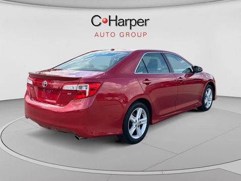 Used 2014 Toyota Camry SE w/ Moonroof Package FWD image 3