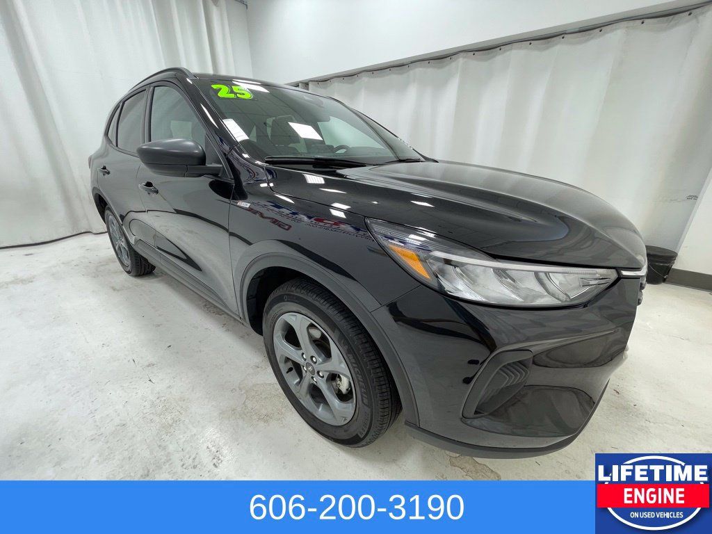 Used 2025 Ford Escape ST-Line AWD/4WD image 4