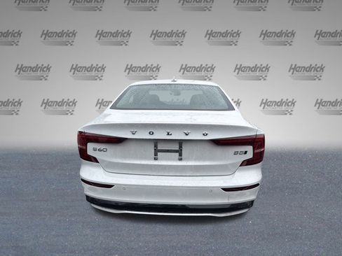 Used 2024 Volvo S60 B5 Core image 8