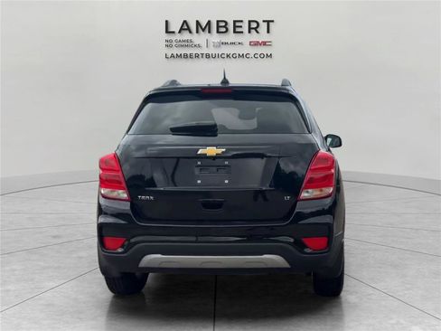 Used 2019 Chevrolet Trax LT w/ Sun & Sound Package FWD image 4