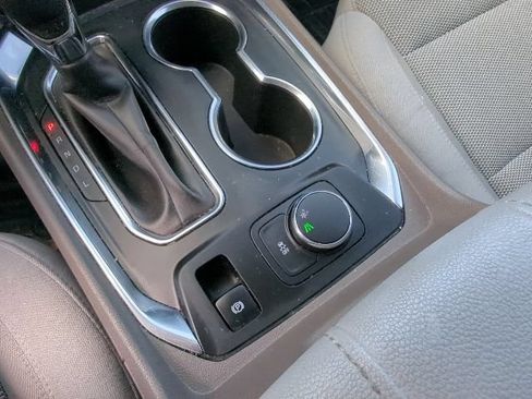 Used 2021 Chevrolet Traverse LT FWD image 19