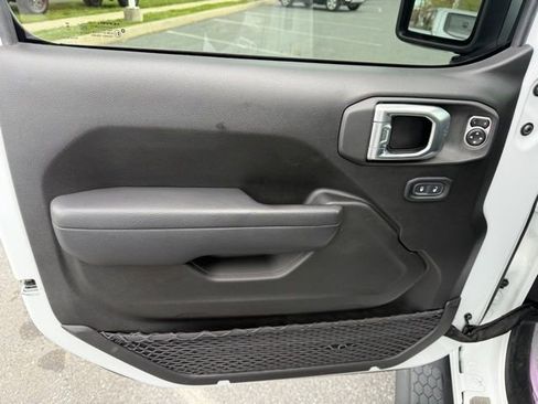 Used 2024 Jeep Wrangler Unlimited w/ Convenience Group image 26