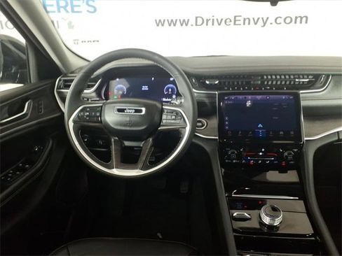 Used 2023 Jeep Grand Cherokee Limited image 12