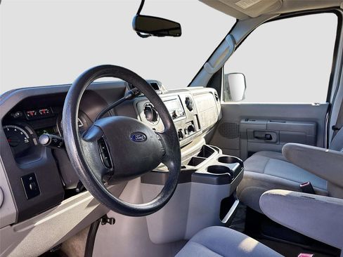 Used 2013 Ford E-350 and Econoline 350 XLT image 10