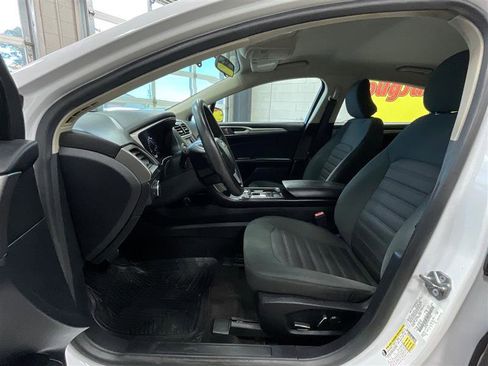 Used 2018 Ford Fusion SE FWD image 11