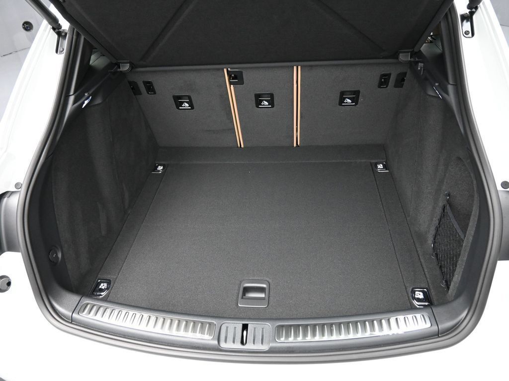 Certified 2026 Porsche Macan AWD/4WD image 33