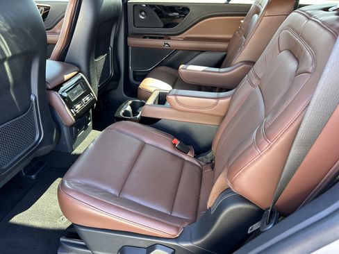 Used 2025 Lincoln Aviator Reserve w/ Illumination Package image 15