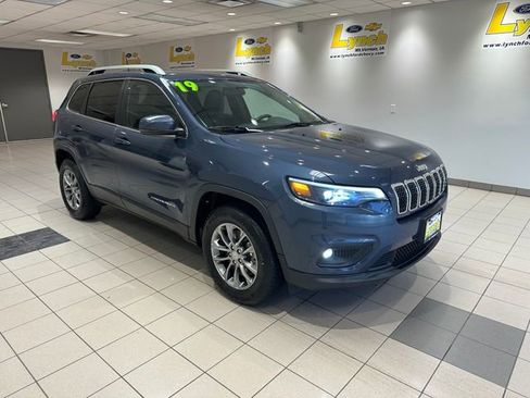 Used 2019 Jeep Cherokee Latitude Plus w/ Cold Weather Group image 1