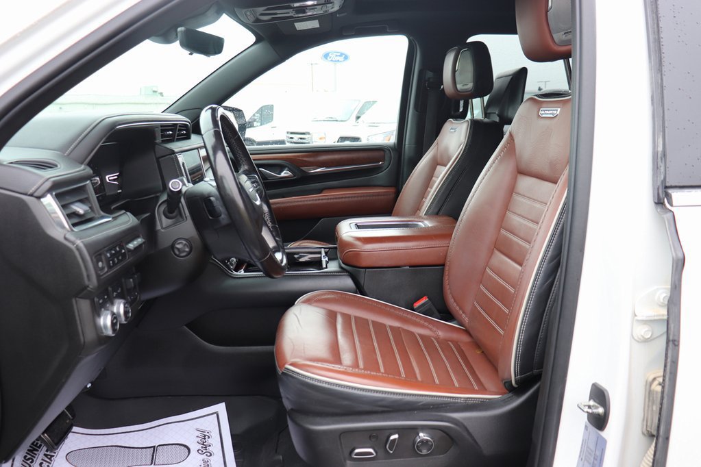 Used 2023 GMC Yukon XL Denali Ultimate AWD/4WD image 3