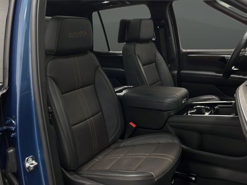 Used 2025 Chevrolet Tahoe High Country AWD/4WD image 23