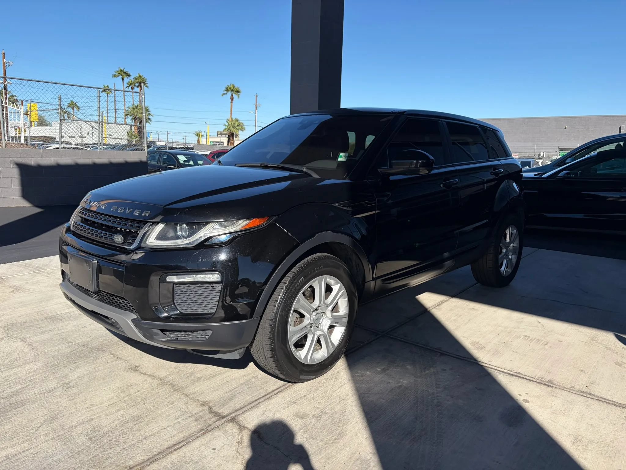 Used 2018 Land Rover Range Rover Evoque SE AWD/4WD image 2