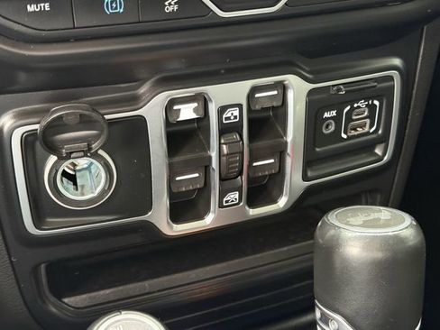 Used 2021 Jeep Wrangler Unlimited Sahara w/ Cold Weather Group AWD/4WD image 19