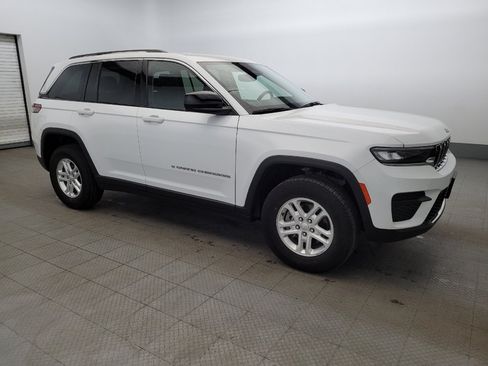 Used 2023 Jeep Grand Cherokee Laredo AWD/4WD image 11