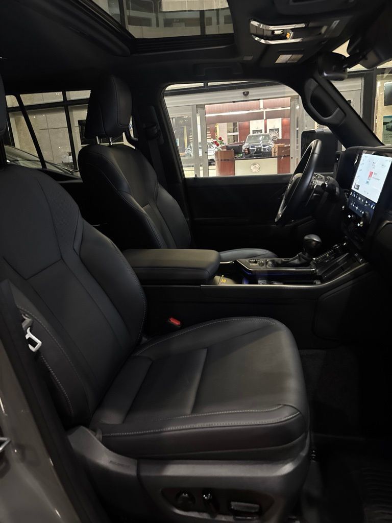 Used 2025 Lexus GX 550 w/ Accessory Package (Z1) AWD/4WD image 4