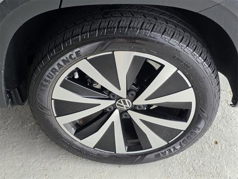 Used 2022 Volkswagen Taos SE image 34