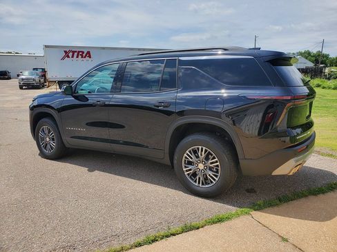 Used 2026 Chevrolet Traverse LT AWD/4WD image 8