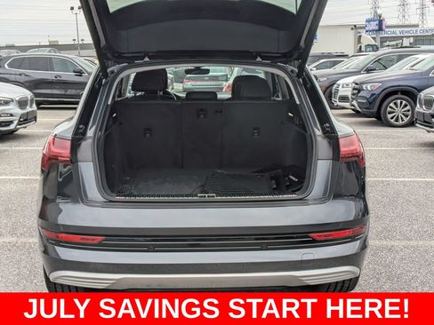 Used 2019 Audi e-tron Prestige w/ Prestige Package AWD/4WD image 7