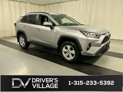 Used 2021 Toyota RAV4 XLE image 1