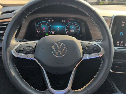 Used 2024 Volkswagen Atlas SE FWD image 13