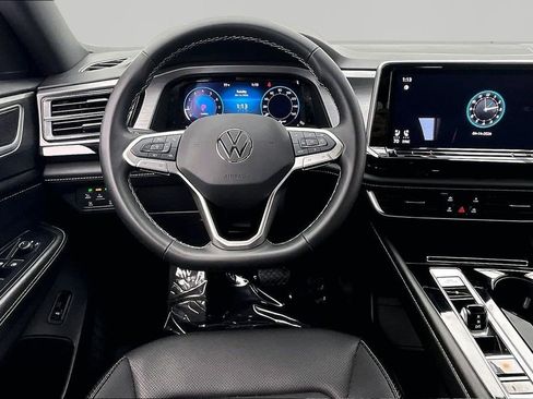 Used 2025 Volkswagen Atlas Cross Sport SE image 5